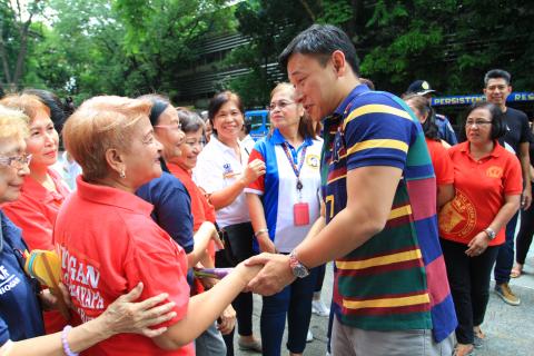 Senator Sonny Angara with senior citizens in Pasig City
