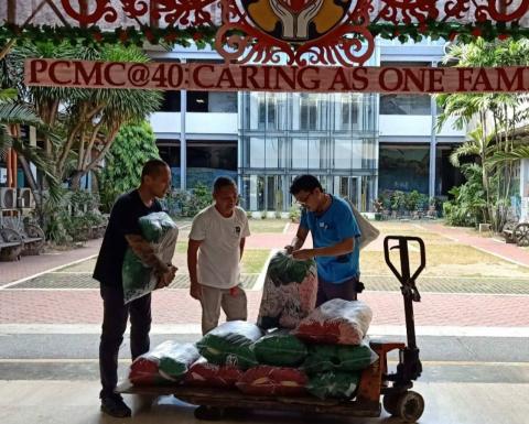 Sen. Sonny Angara donates face masks and other essentials to PCMC